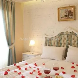Moss Aparthotel